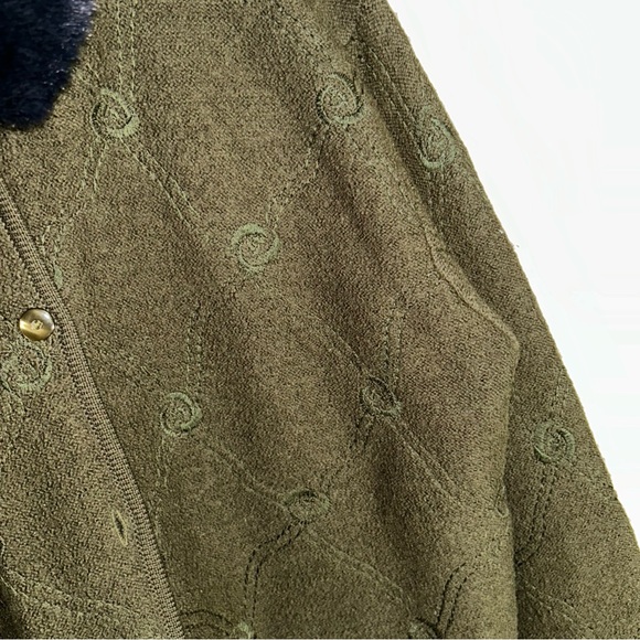 Women's VTG tally ho wool  Green SWEATER  with Faux Fur Collar - Picture 4 of 4